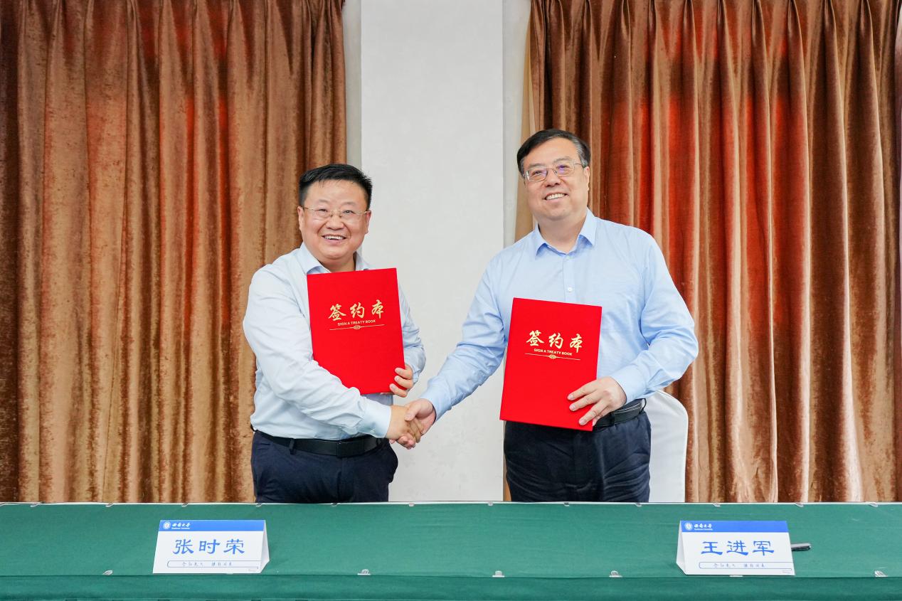 皇冠官方app平台协助中心国际学子在